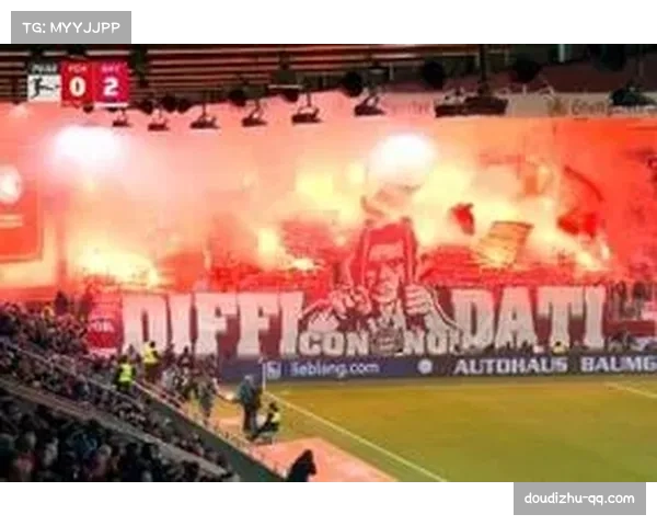 亚特兰大球迷看台烟火表演，赛前气氛火爆一度中断入场